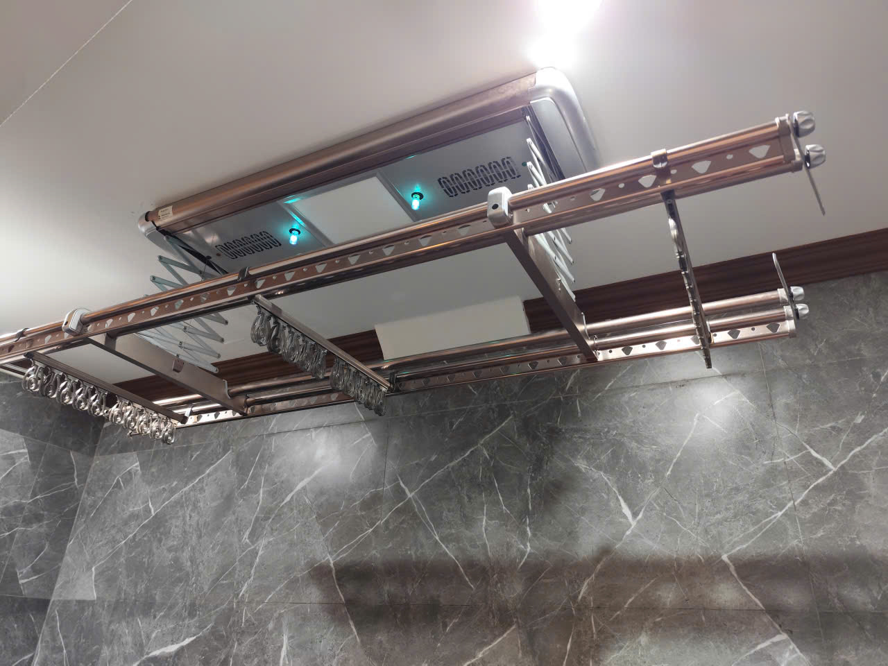 Giàn Phơi Điện Tử Thông Minh Sakawa SD901